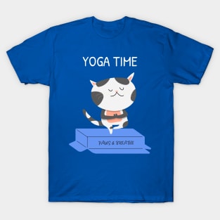 Funny cat doing yoga T-Shirt